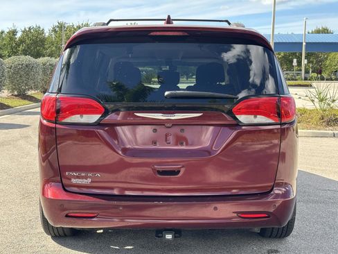 Used 2017 Chrysler Pacifica Touring image 7