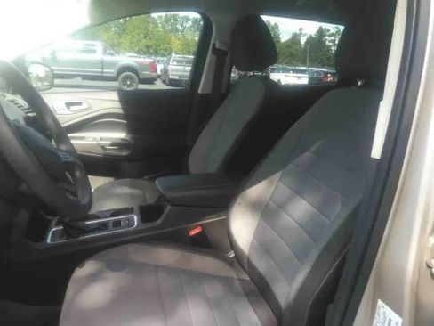 Used 2017 Ford Escape S FWD image 5