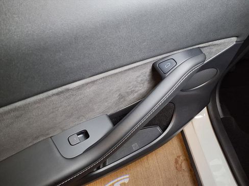 Used 2023 Tesla Model Y Performance image 17