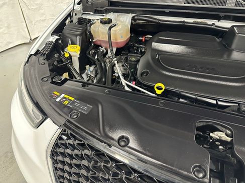 Used 2023 Chrysler Pacifica Touring-L image 66