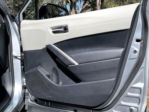 Used 2024 Toyota Corolla Cross L image 25