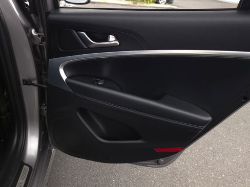 Used 2022 Genesis G70 2.0T image 26