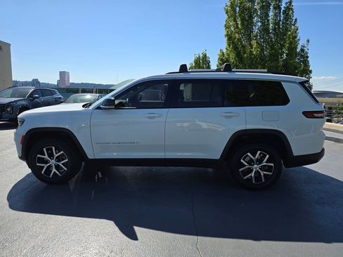Used 2023 Jeep Grand Cherokee L Limited AWD/4WD image 6
