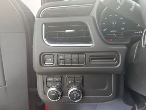 Used 2024 GMC Yukon SLT image 14