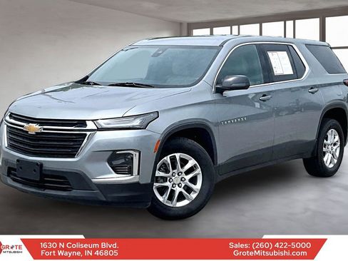 Used 2023 Chevrolet Traverse LS FWD image 1