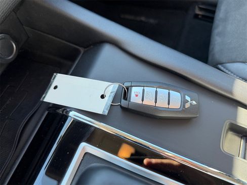 Used 2022 Mitsubishi Outlander SE image 32