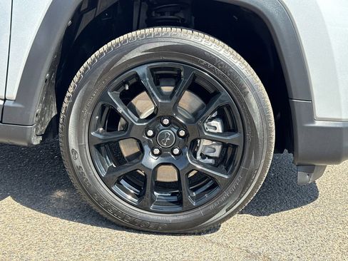 Certified 2025 Jeep Compass Latitude w/ Altitude Special Edition AWD/4WD image 7
