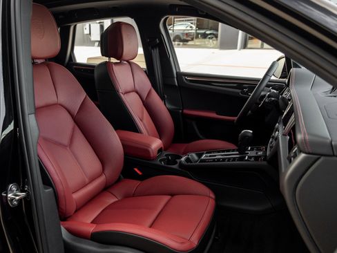 New 2026 Porsche Macan image 45