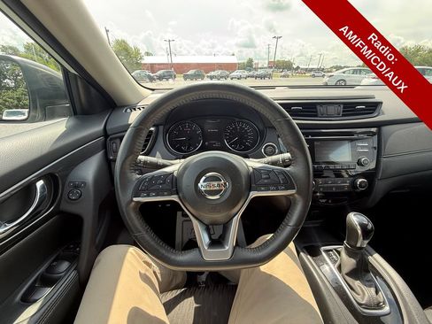 Used 2017 Nissan Rogue SV FWD image 14