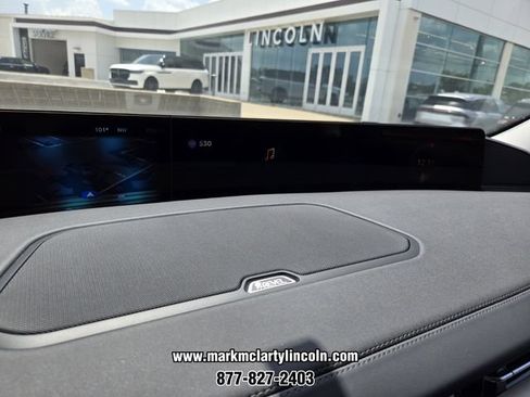 New 2027 Lincoln Navigator Premiere AWD/4WD image 20