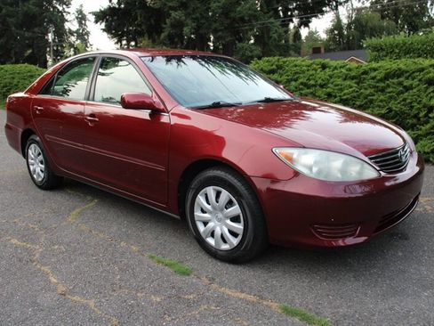 Used 2005 Toyota Camry LE image 2