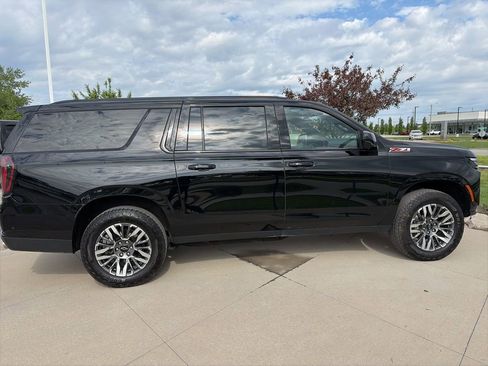 Used 2025 Chevrolet Suburban Z71 AWD/4WD image 20