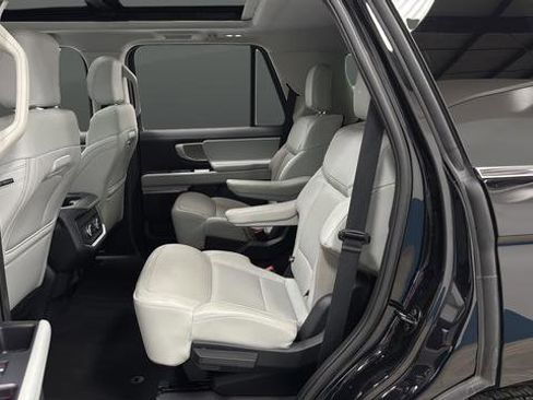 Used 2025 Ford Expedition Platinum AWD/4WD image 24