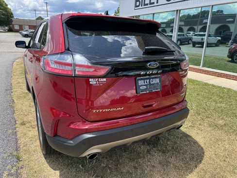 Used 2024 Ford Edge Titanium image 3