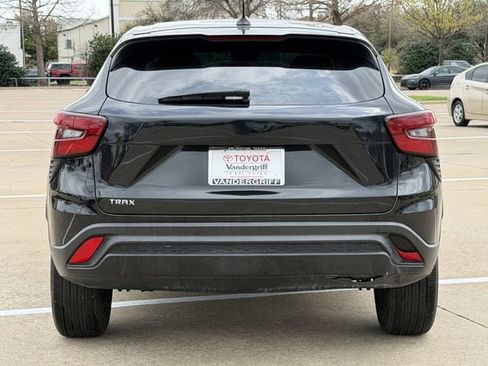 Used 2024 Chevrolet Trax LS image 5