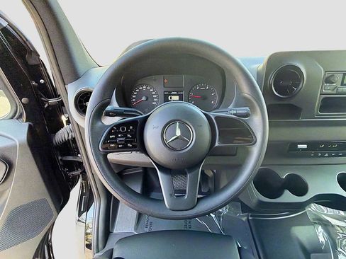 Used 2023 Mercedes-Benz Sprinter 3500 image 31