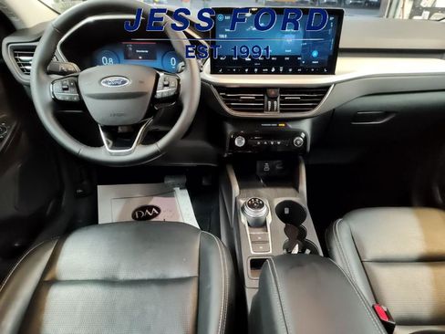 Used 2025 Ford Escape Platinum image 10