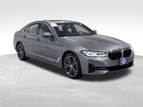 Used 2023 BMW 530e xDrive w/ Premium Package image 15