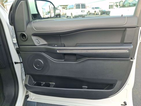 Used 2024 Ford Expedition XLT image 24