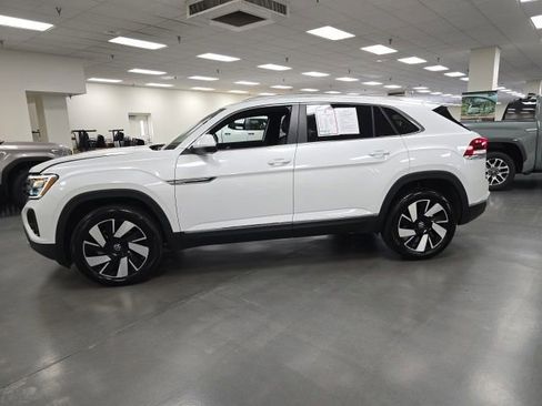 Used 2025 Volkswagen Atlas Cross Sport SEL AWD/4WD image 3