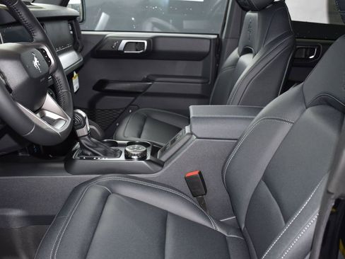 New 2025 Ford Bronco Badlands image 9