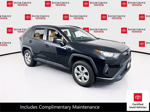 Used 2021 Toyota RAV4 LE FWD image 3