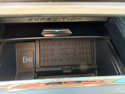 Used 2024 Ford Expedition XLT AWD/4WD image 22