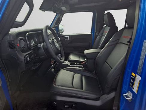 Certified 2025 Jeep Wrangler Unlimited Rubicon w/ Convenience Group AWD/4WD image 9