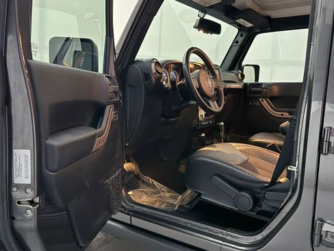 Used 2016 Jeep Wrangler Unlimited Sahara image 17