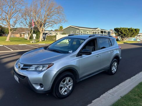 Used 2014 Toyota RAV4 LE image 2