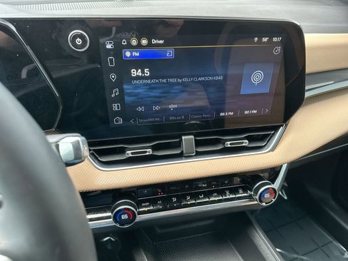 Used 2025 Chevrolet Equinox ACTIV w/ Safety and Technology Package image 16