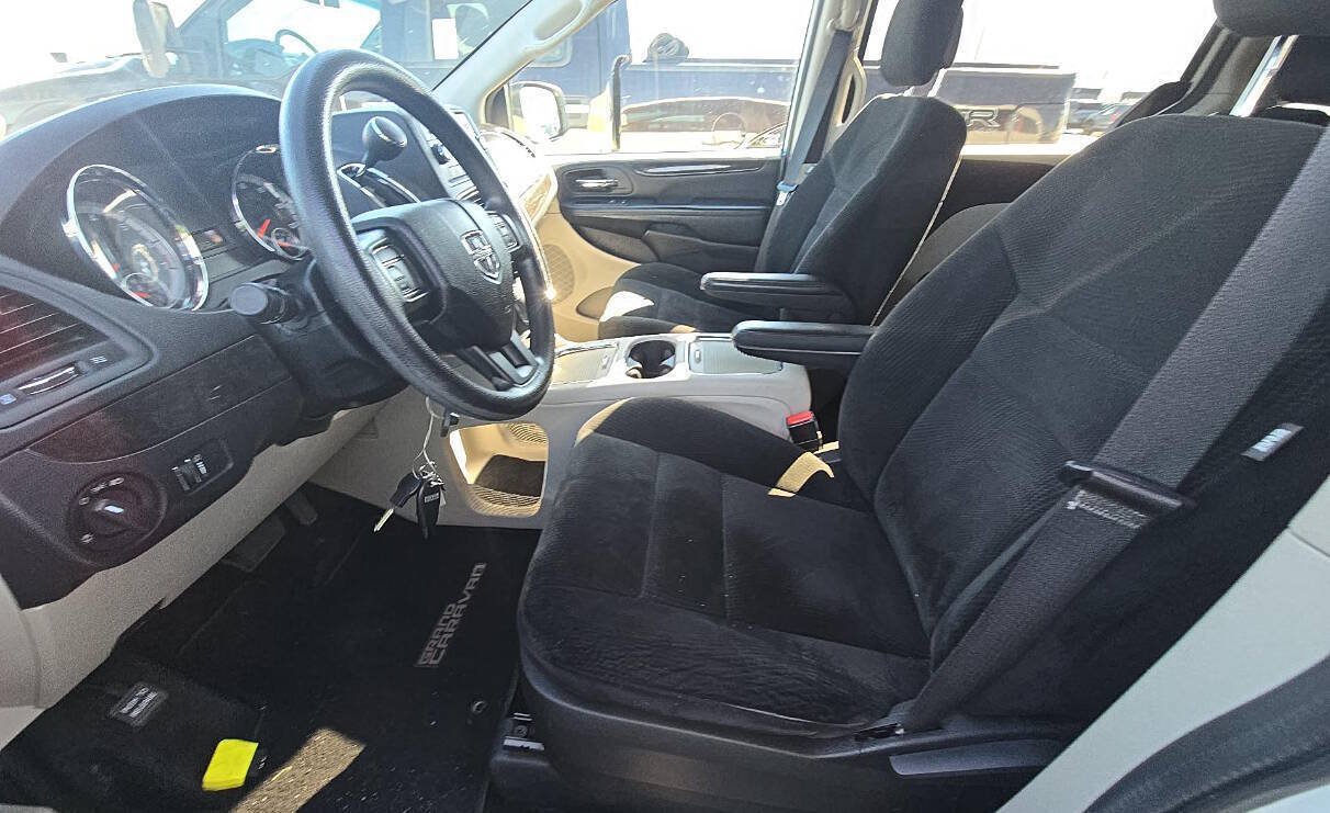 Used 2016 Dodge Grand Caravan SXT FWD image 8