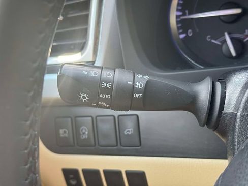 Used 2019 Toyota Highlander XLE AWD/4WD image 29