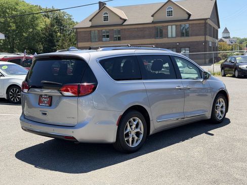 Used 2018 Chrysler Pacifica Limited FWD image 4