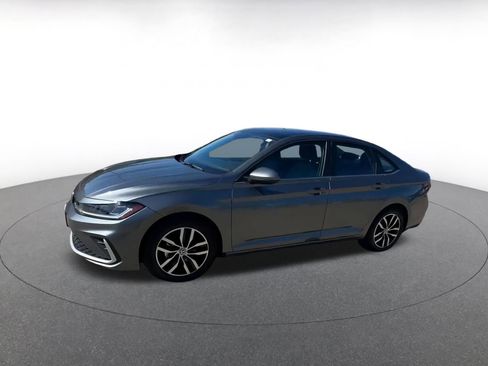 Used 2025 Volkswagen Jetta SE image 8