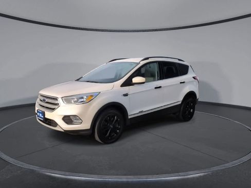 Used 2018 Ford Escape SE image 4