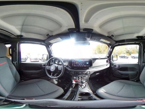 Used 2025 Jeep Wrangler Unlimited Rubicon image 38