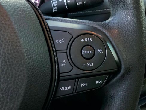 Used 2020 Toyota RAV4 XLE image 23