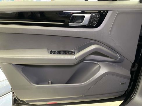 Used 2022 Porsche Cayenne image 33