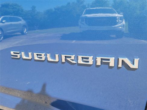 Used 2025 Chevrolet Suburban High Country AWD/4WD image 8