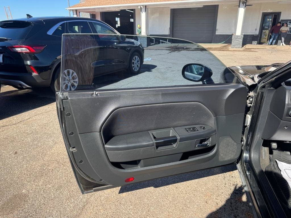 Used 2014 Dodge Challenger SXT RWD image 19