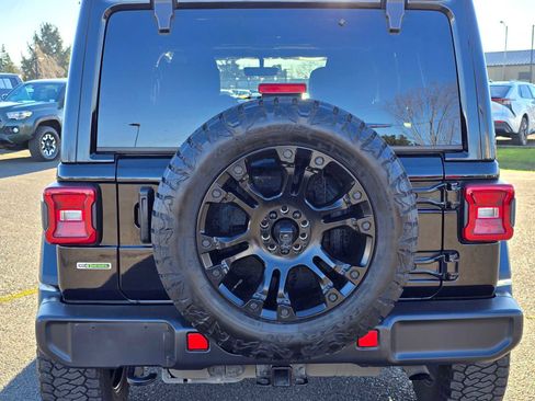 Used 2020 Jeep Wrangler Unlimited Sahara image 14