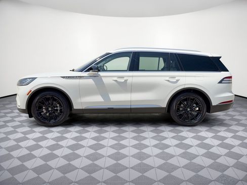 Used 2025 Lincoln Aviator 2WD image 2