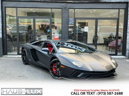 Used 2018 Lamborghini Aventador S AWD/4WD image 3