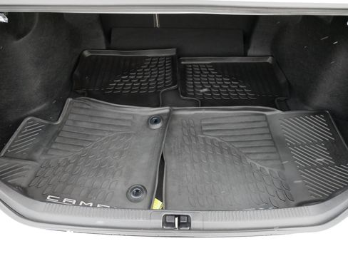 Used 2019 Toyota Camry LE image 18