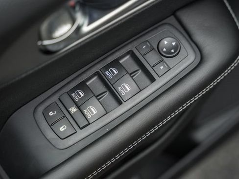 New 2027 Chrysler Pacifica Select FWD image 44