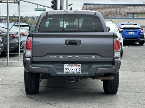 Used 2021 Toyota Tacoma TRD Off-Road w/ Technology Package AWD/4WD image 5
