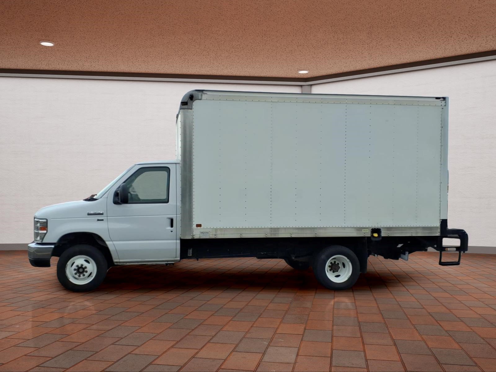 Used 2019 Ford E-350 and Econoline 350 Super Duty w/ Power Windows & Locks Group RWD image 3