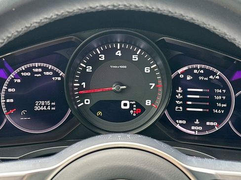 Certified 2022 Porsche Cayenne Platinum Edition image 25