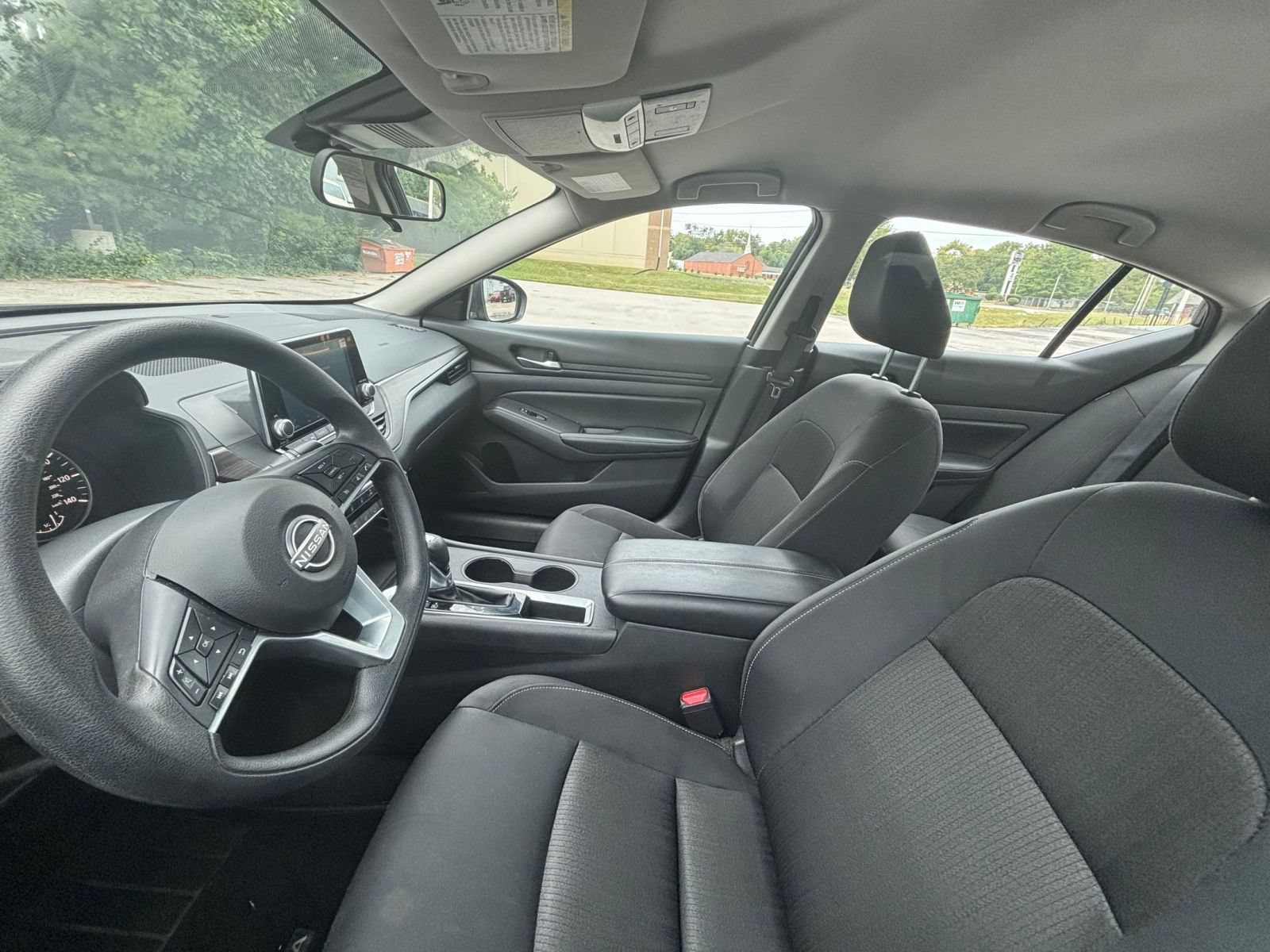 Used 2025 Nissan Altima 2.5 SV FWD image 12